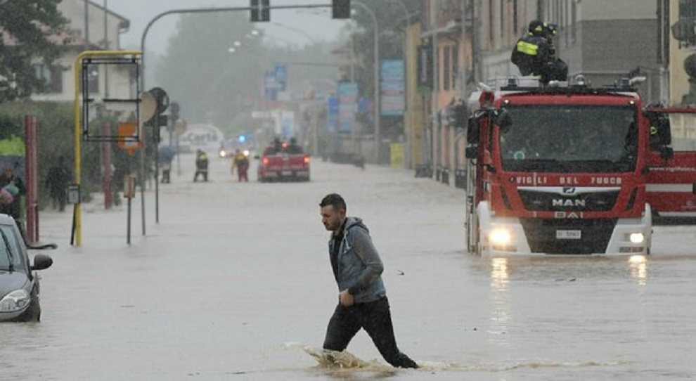Σε κατάσταση έκτακτης ανάγκης η Βόρεια Ιταλία &#8211; Πλημμύρες προκάλεσαν ζημιές σε σπίτια και σχολεία