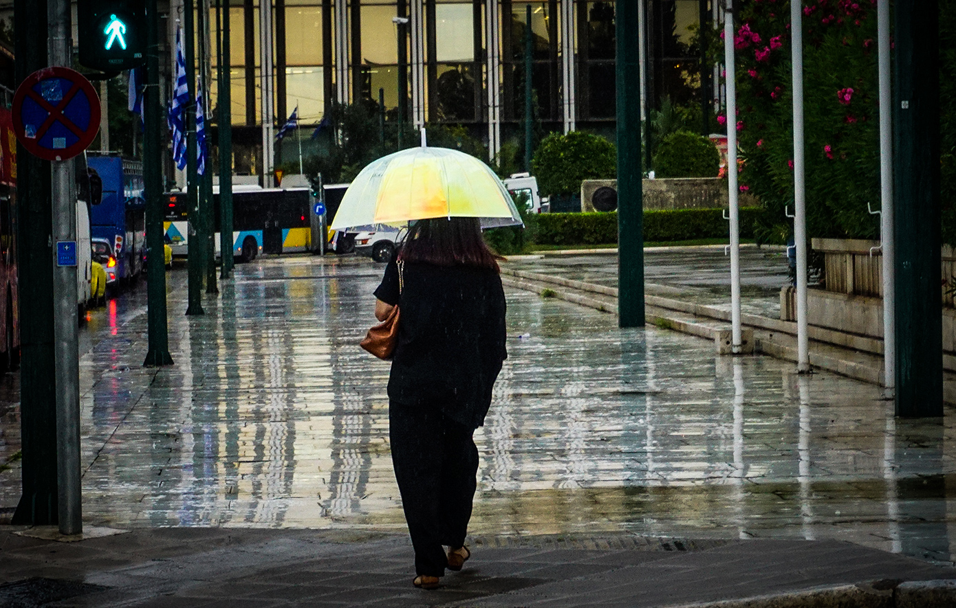 Άστατος καιρός με βροχές και καταιγίδες σε Αθήνα και Θεσσαλονίκη το Μεγάλο Σάββατο &#8211; Βελτιωμένος την Κυριακή του Πάσχα