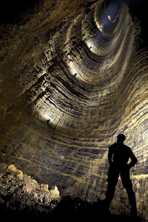 caves3 Πρώτες φωτογραφίες από άγνωστα σπήλαια του κόσμου