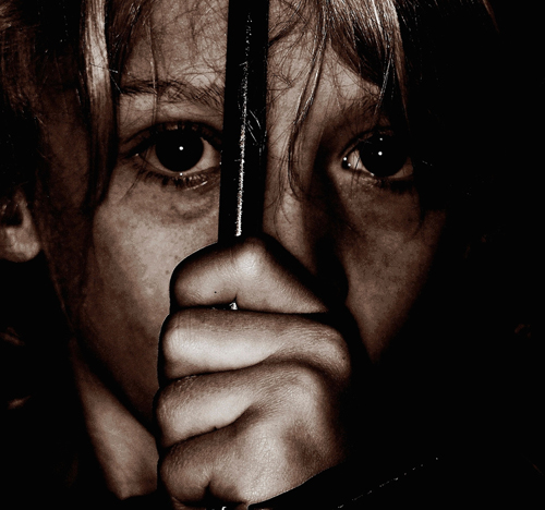 Το οδοιπορικό ενός κακοποιημένου παιδιού στην Ελλάδα