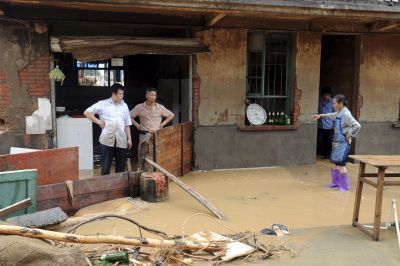 Τρεις νεκροί από σφοδρές βροχοπτώσεις στη νοτιοανατολική Κίνα