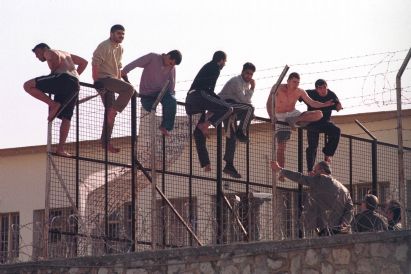 Εξέγερση σε κέντρο παράνομων μεταναστών στη Μάλτα