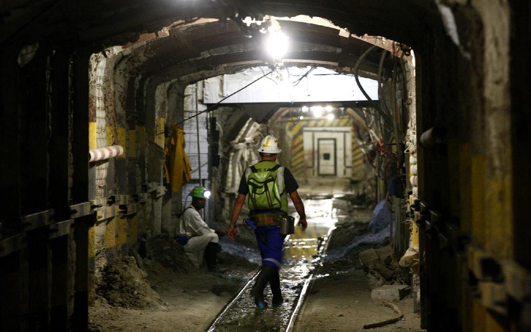 Κατέρρευσαν στοές σε παράνομο χρυσωρυχείο στην Ινδονησία
