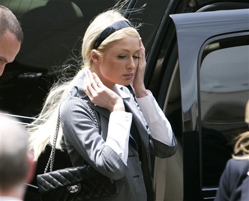 Ένα βήμα πριν τη φυλακή η Paris Hilton