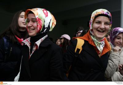 Ισλαμιστές αντάρτες επιχειρούν να επιβάλουν τη μαντίλα στις γυναίκες στην ανατολική Συρία