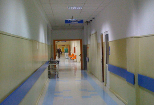 Σε νοσοκομείο ποδοσφαιριστές μετά από επεισόδια στο Άγιος Λουκάς-Πετριάς