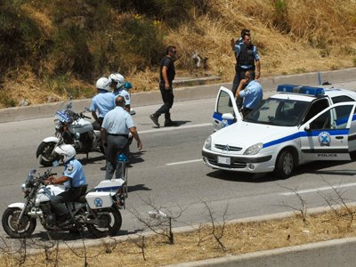 Φυγόδικοι συνελήφθησαν μετά από καταδίωξη στην Αθηνών-Πατρών