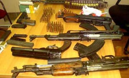 Δύο συλλήψεις για το οπλοστάσιο στη Λούτσα