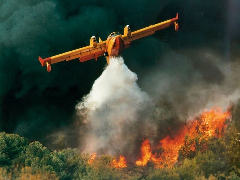 Πυροσβεστικά αεροσκάφη για τον έλεγχο των πυρκαγιών αποστέλλει η Ευρωπαϊκή Ένωση