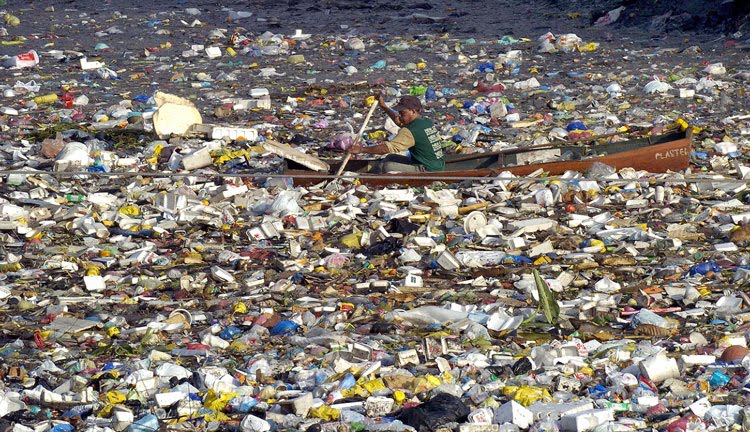 Τεράστια σκουπιδο-κηλίδα στον Ατλαντικό Ωκεανό