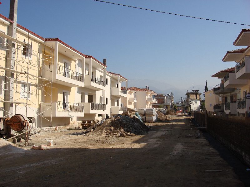 Άνοιξε ο δρόμος για την έκδοση παραχωρητηρίων 12.000 κατοικιών σε δικαιούχους του τέως ΟΕΚ