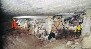 Λαθρανασκαφές στο αρχαίο σπήλαιο της Μεσαράς