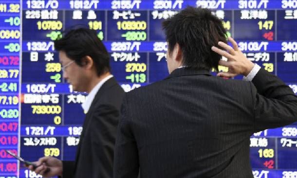 Ο Nikkei ακολούθησε την ελεύθερη πτώση της Wall Street
