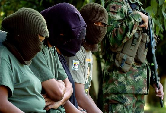 Λαθρέμποροι θα πούλαγαν όπλα στη FARC