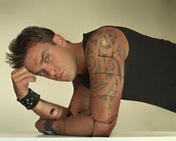 Στην κορυφή των βρετανικών τσαρτς ο Robbie Williams
