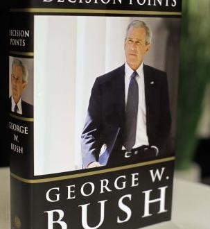 Παλιές πληγές ξύνουν τα απομνημονεύματα Μπους