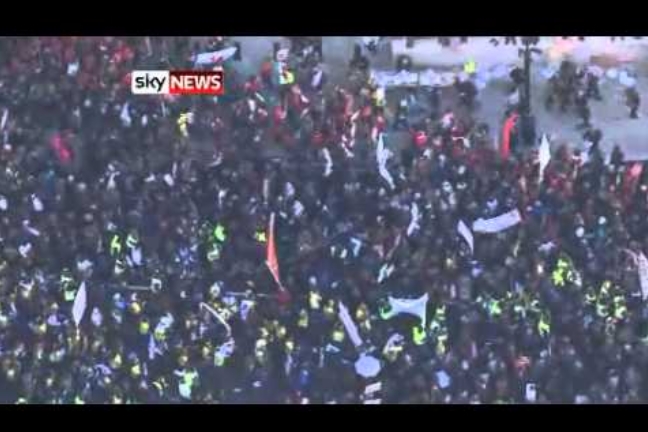 Βίαιες διαδηλώσεις και συλλήψεις φοιτητών στο Λονδίνο