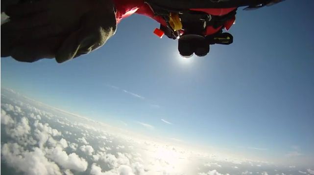 Ελεύθερη πτώση από ύψος 2.400 μέτρων