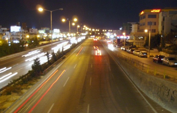 Ανατροπή φορτηγού στο 24ο χλμ. της Αθηνών-Λαμίας