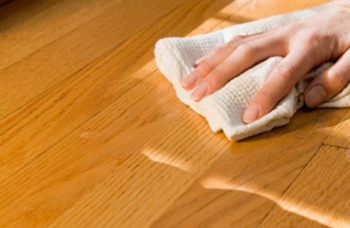 Τι να κάνετε εάν τρίζει το ξύλινο πάτωμα