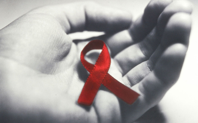 Τι συμβολίζει το «κόκκινο κορδελάκι κατά του AIDS»;
