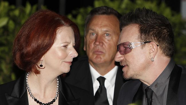 Ο Bono στο πλευρό των ασθενών με AIDS