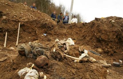 Μακάβρια ευρήματα σε ομαδικό τάφο στη Βοσνία