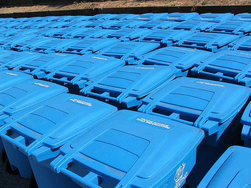 Έκλεψαν 5 τόνους ανακυκλώσιμα υλικά από μπλε κάδους