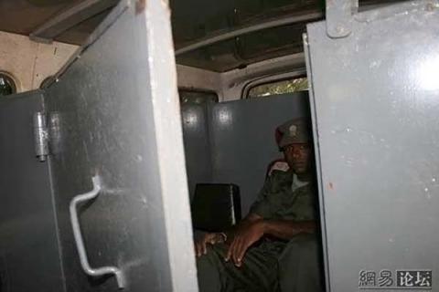 Θωρακισμένο φορτηγάκι στην Σομαλία
