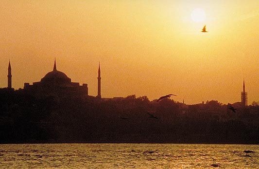 Εκτοξεύτηκαν τα κέρδη της Τουρκίας από τον τουρισμό