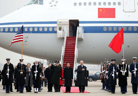 «Βασιλική» υποδοχή στον Κινέζο πρόεδρο