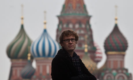 Πίσω στη Ρωσία ο δημοσιογράφος της Guardian