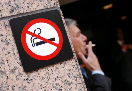 Οι Ελβετοί δεν θέλουν πλήρη απαγόρευση του καπνίσματος