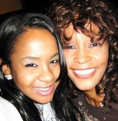 Η μαμά της Whitney Houston θέλει να τα βρει με την εγγονή της