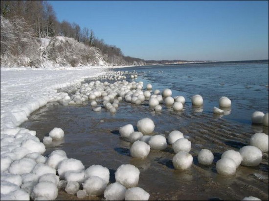 Οι&#8230; χιονόμπαλες της λίμνης Μίσιγκαν