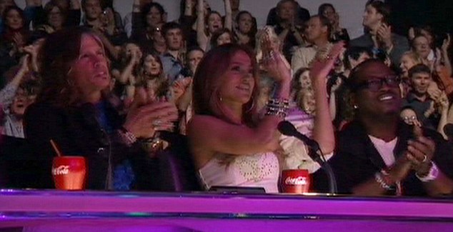 Η Jennifer Lopez χειροκροτεί τον πρώην της