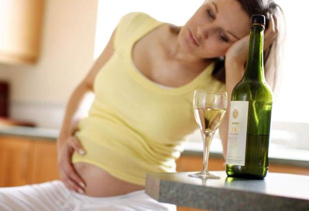 Οι έγκυες θα πρέπει να ξεχάσουν το αλκοόλ