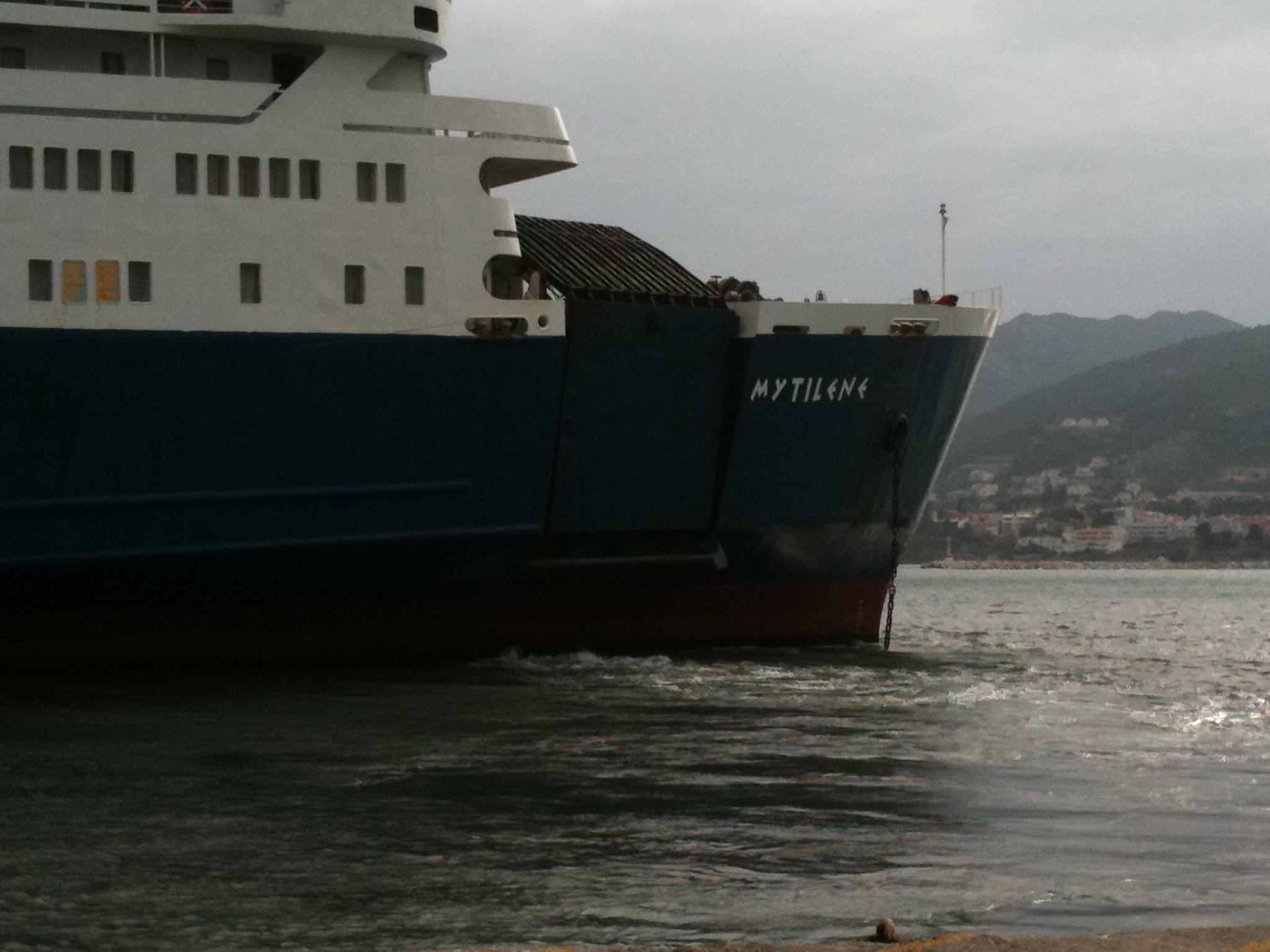 Πρόσκρουση πλοίου στο λιμάνι της Σάμου