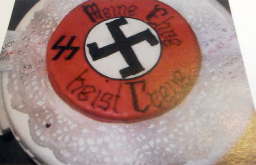 Πάστες και κέικ με ναζιστικά σύμβολα