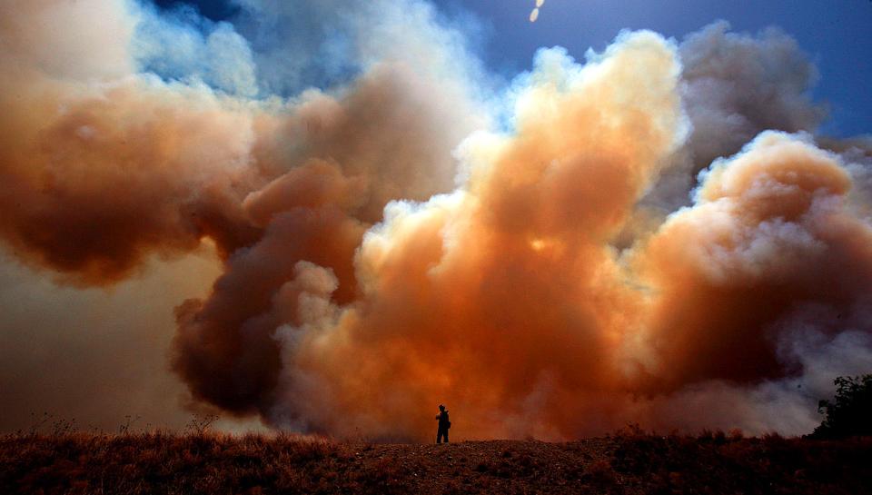 Ανεξέλεγκτη συνεχίζει να μαίνεται η φωτιά στο Τέξας