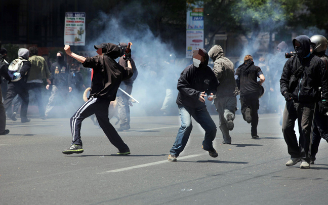 Συλλήψεις και δακρυγόνα στην πορεία των Χανίων