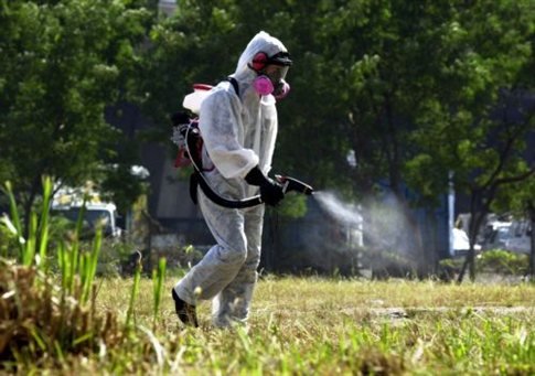 Ψεκασμοί για τα κουνούπια στα Τρίκαλα