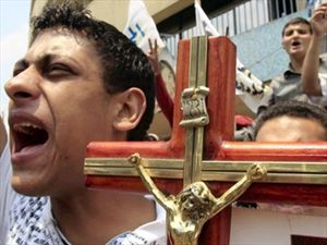 Χριστιανοί διαδήλωσαν έξω από την πρεσβεία της Λιβύης