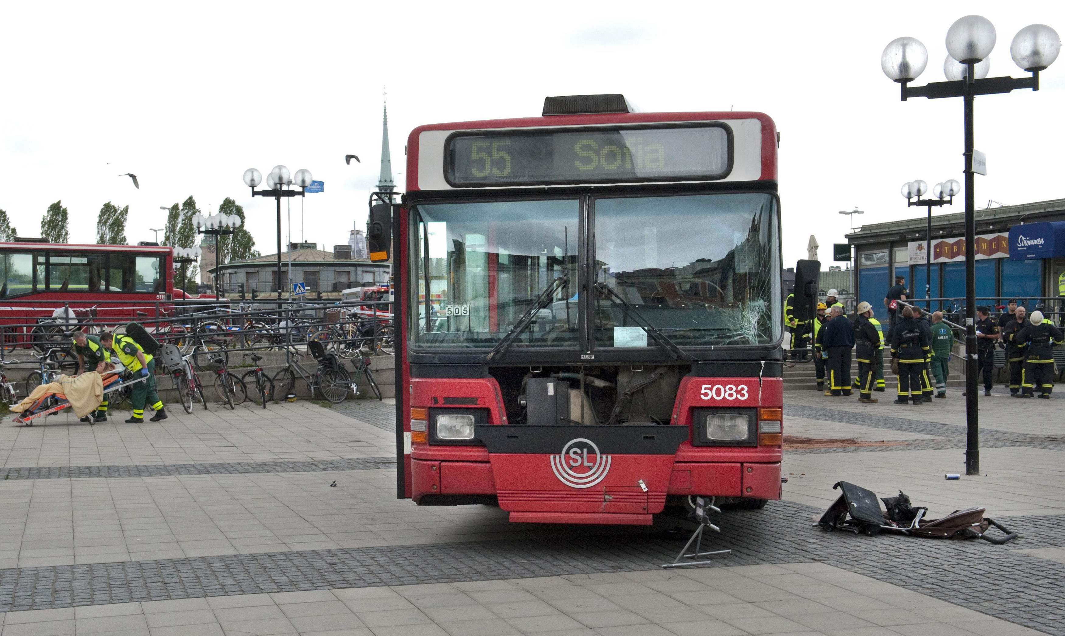 Πάνω στο πλήθος έπεσε λεωφορείο στη Στοκχόλμη