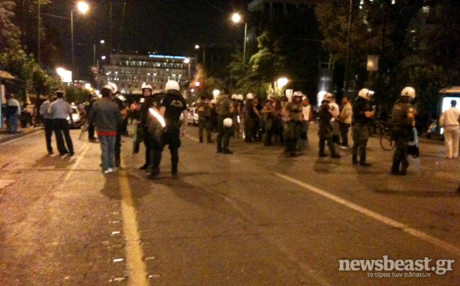 Αστυνομικές δυνάμεις έχουν περικυκλώσει τους διαδηλωτές