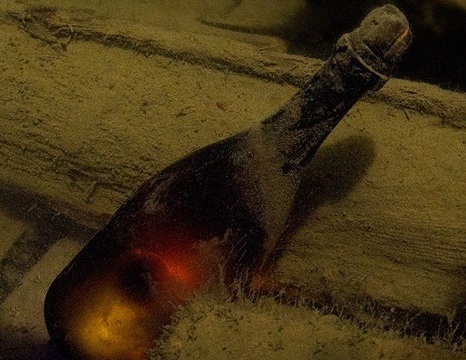 Αστρονομικό ποσό δόθηκε για ένα μπουκάλι σαμπάνια 200 ετών
