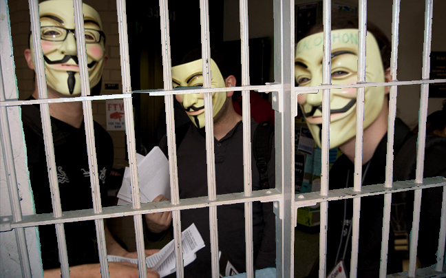 Συνελήφθησαν τρεις από τους Anonymous