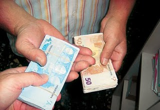 Κοινοτικά προγράμματα έναντι… 30 ευρώ από «αετονύχιδες»