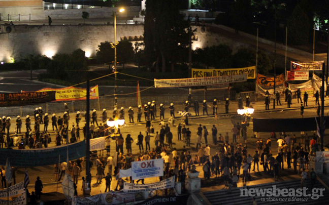 Ποιος και γιατί απαγόρευσε τα χθεσινά live στην πλατεία;