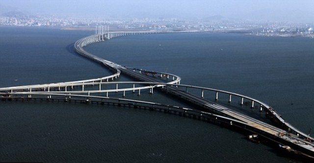 Η μακρύτερη υπερθαλάσσια γέφυρα στον κόσμο